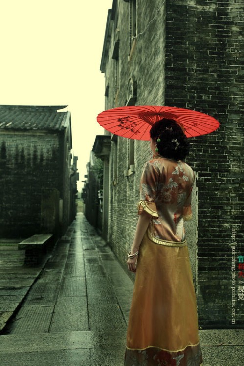 雨巷轻伞忽回眸,     一直觉得玫瑰版是真诚的板块,至少每位版友在