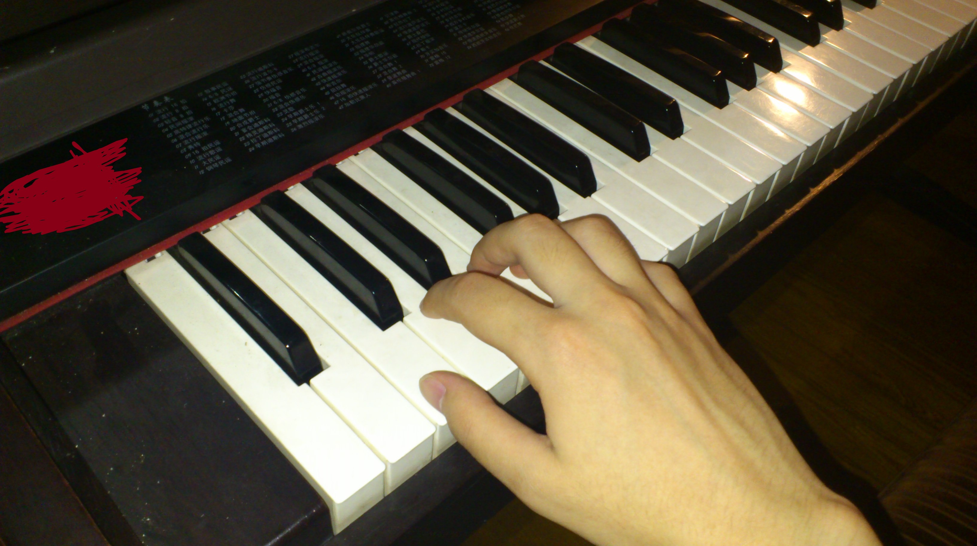 目测坛子手比哥漂亮而且能跨1个八度的不超3个,有图